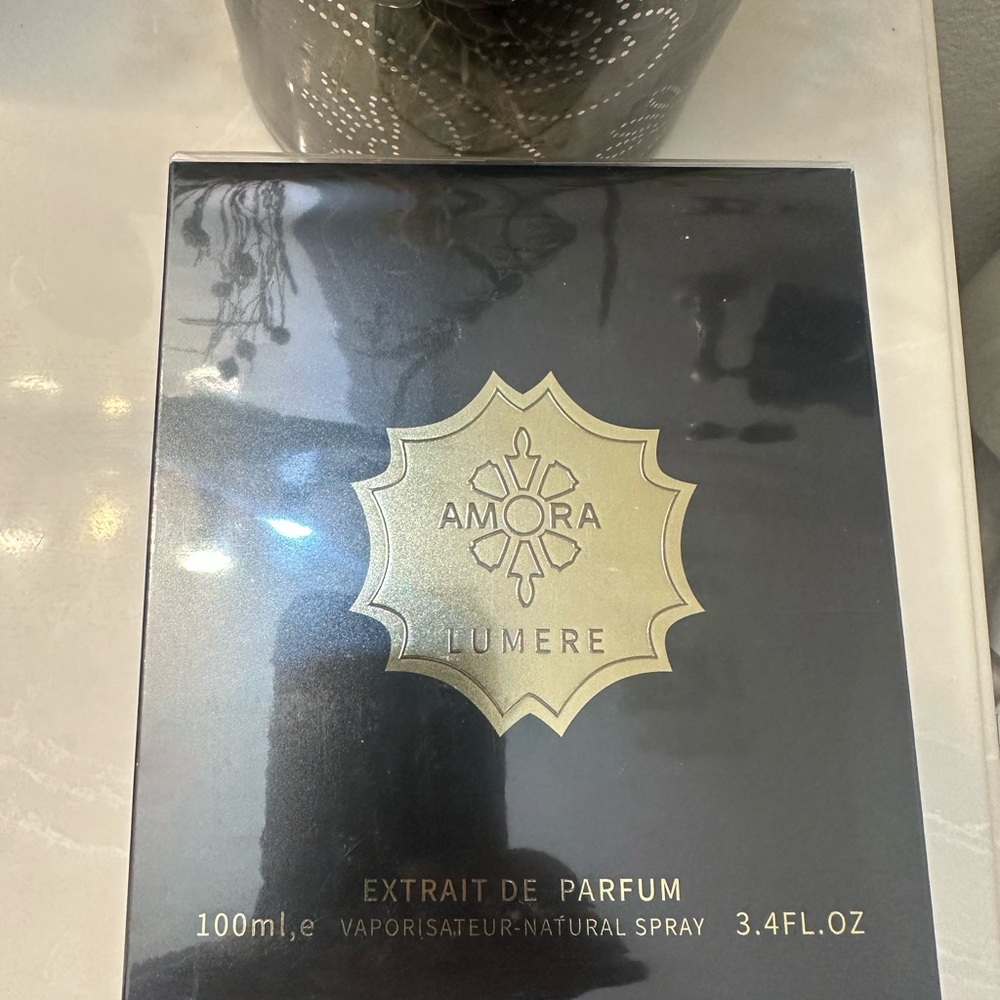 Lumiere Black Bath & Body Fragrance with Luxurious Design